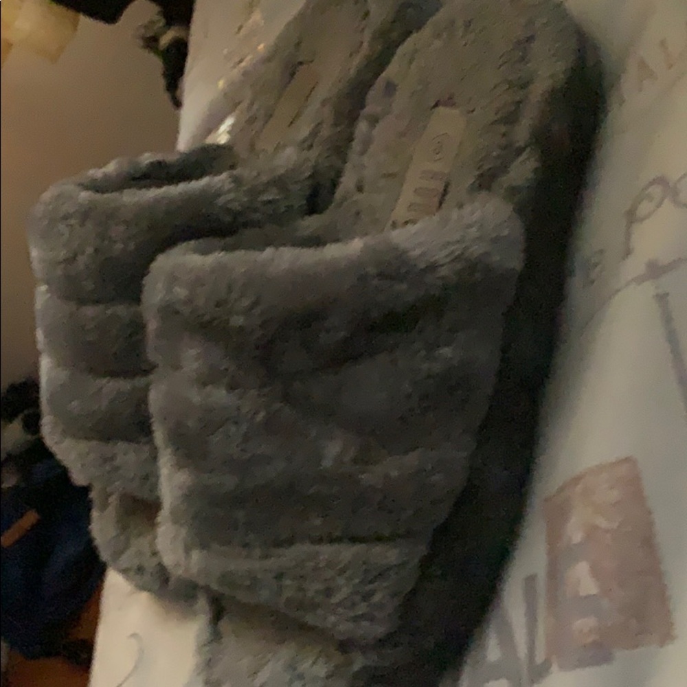 Slippers - Picture 3 of 3